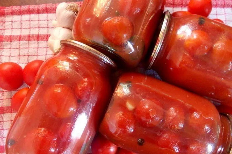 Помидоры черри в томатном соке