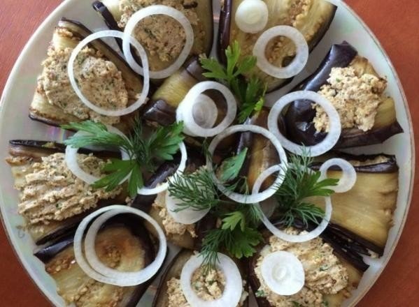 Сациви из баклажанов с грецкими орехами