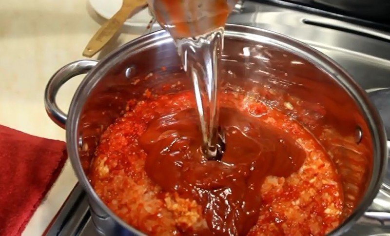 Кабачковая икра с паприкой и томатной пастой