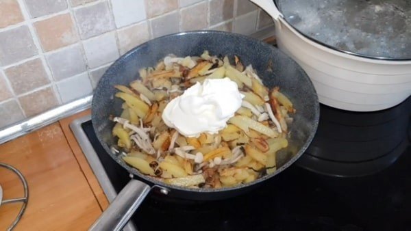 Вешенки с картошкой жареные на сковороде