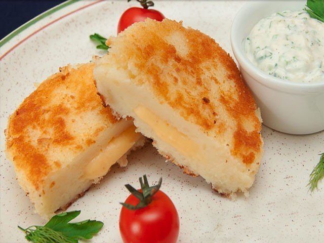 Картофельные зразы с сыром моцарелла
