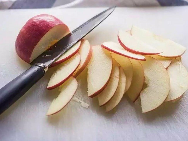 Нарезка из свежих яблок
