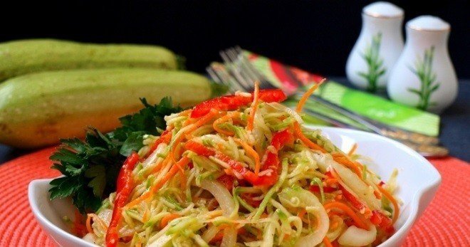 Диетический салат с овощами и фунчозой