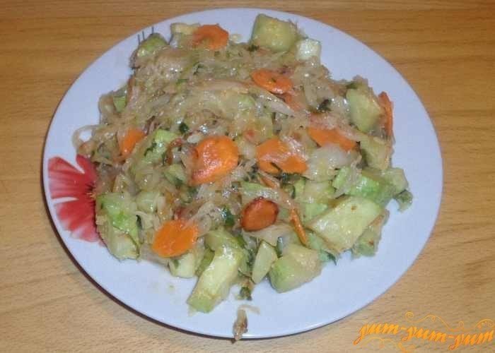 Тушёные кабачки с овощами